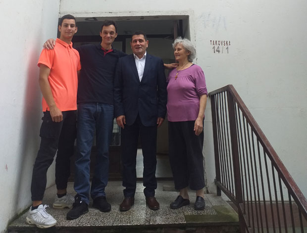 Оболелом војнику с Косова другови из 55. батаљона ВП И Вечерње новости променили судбину: Дејан опет у строју живота